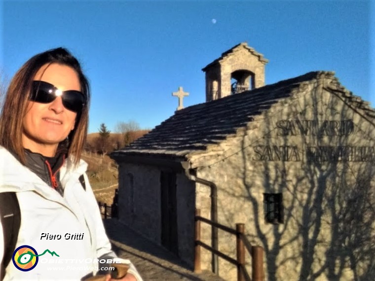 56 Alla Chiesetta-Santuario-Sacra Famiglia di Nazareth...con guarda che luna !.jpg